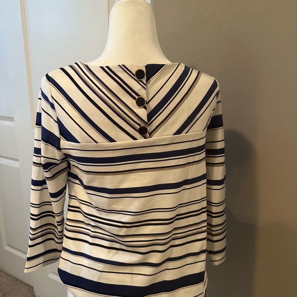 ♥️ CHICO’s Striped top